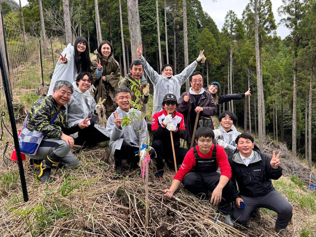 阿蘇大観の森での植樹