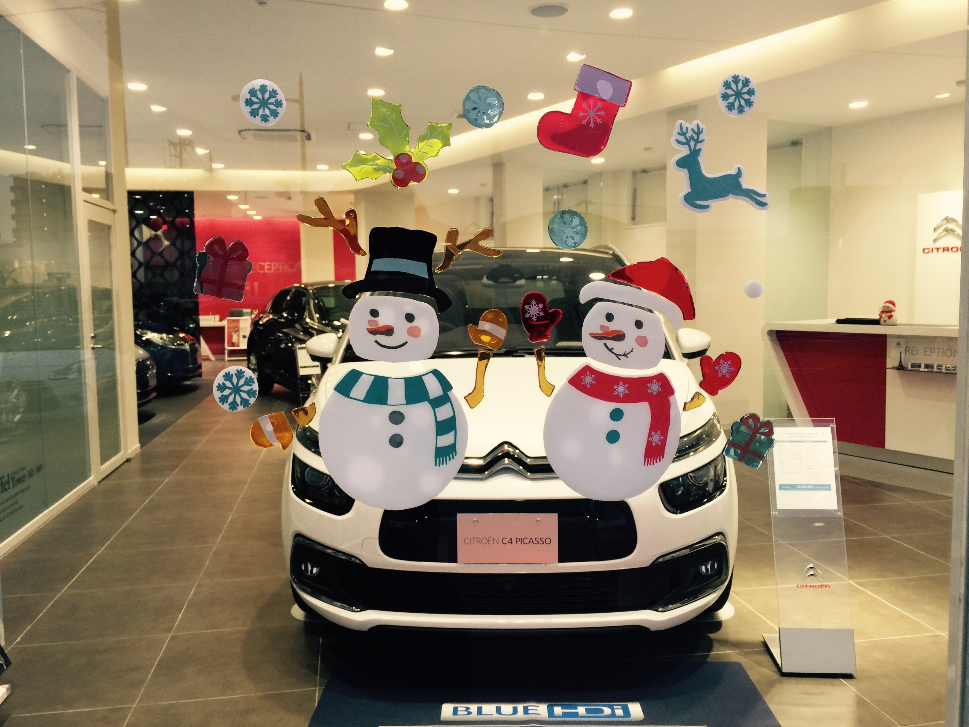 ショールームにクリスマスツリーが仲間入りしました★