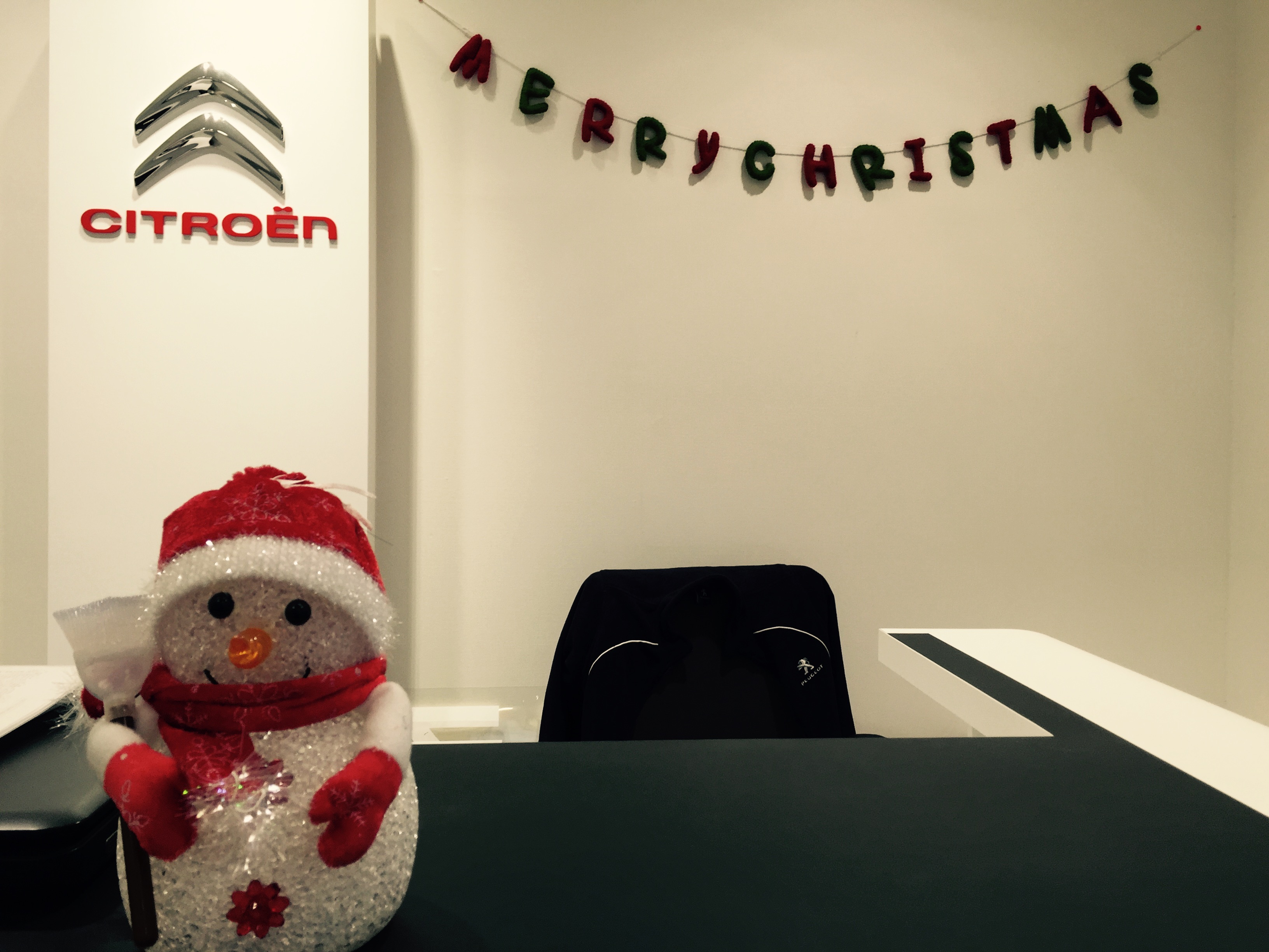 ショールームにクリスマスツリーが仲間入りしました★