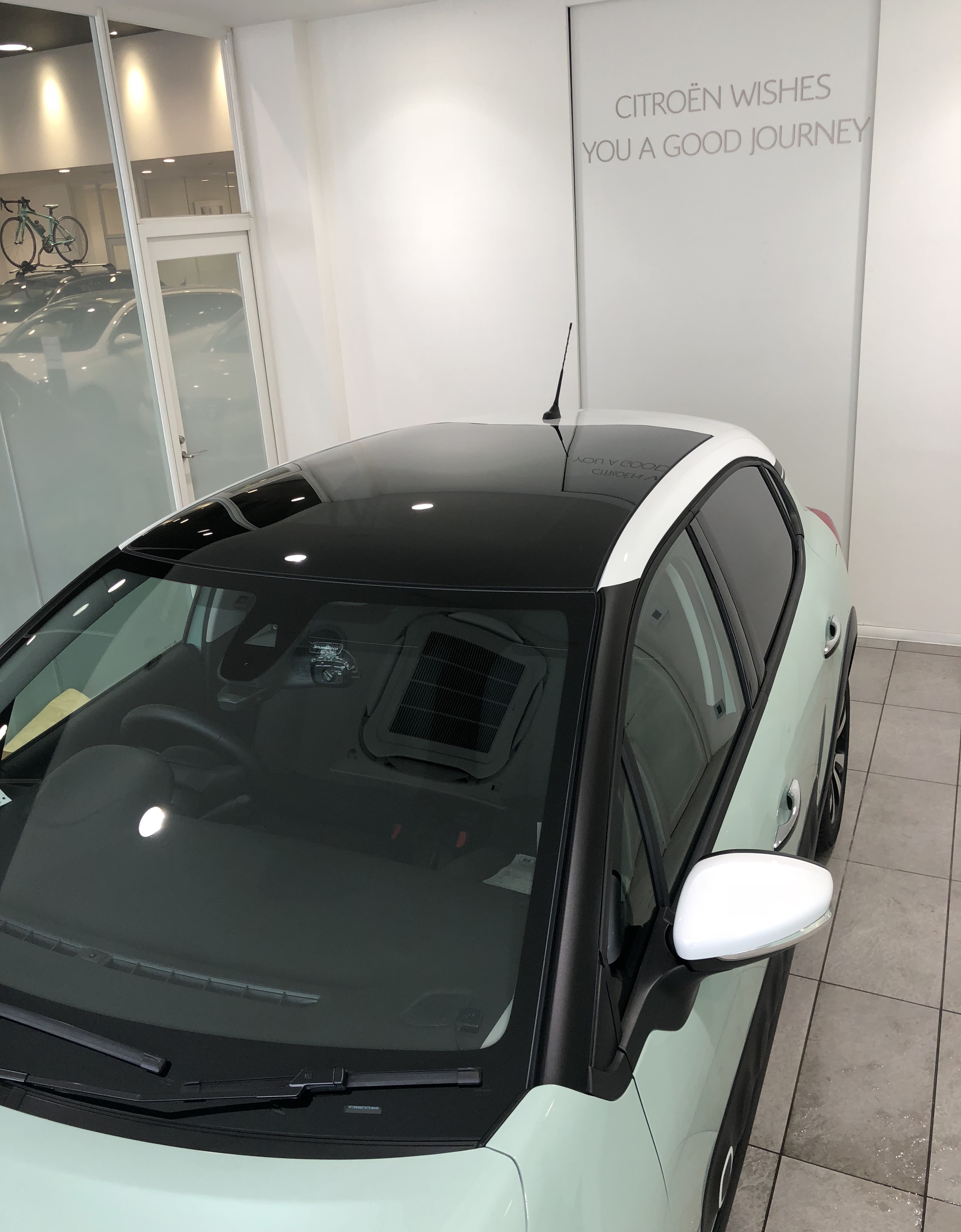 C3 SHINE パノラミックガラスルーフ