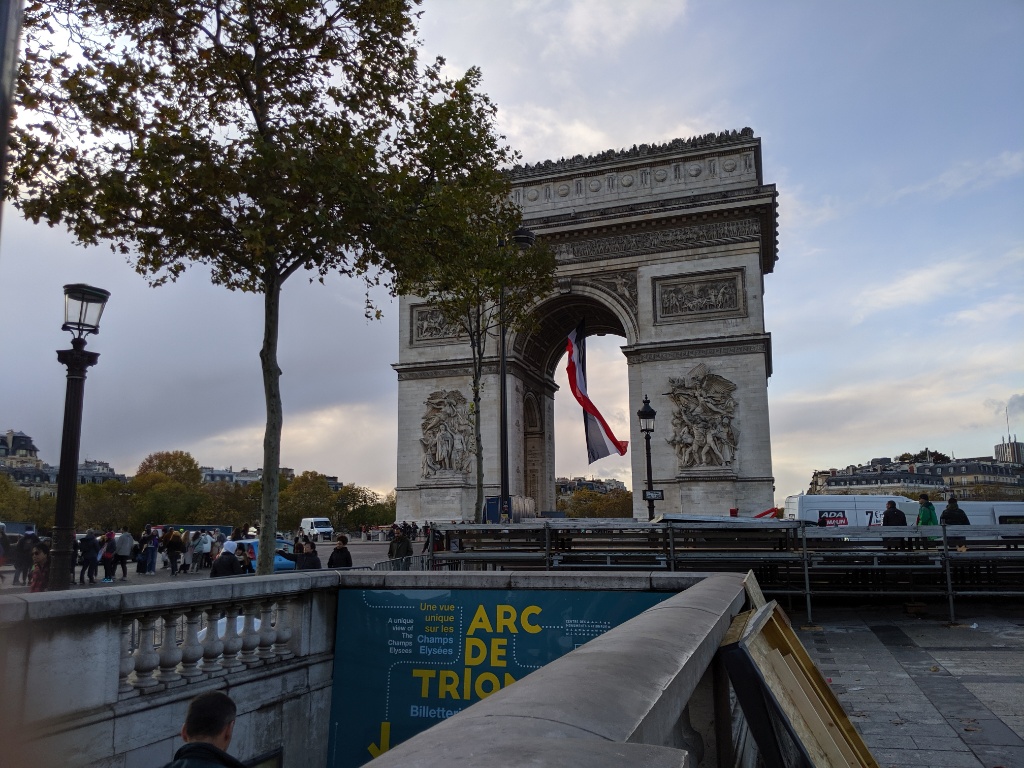 本国フランスに来ています！