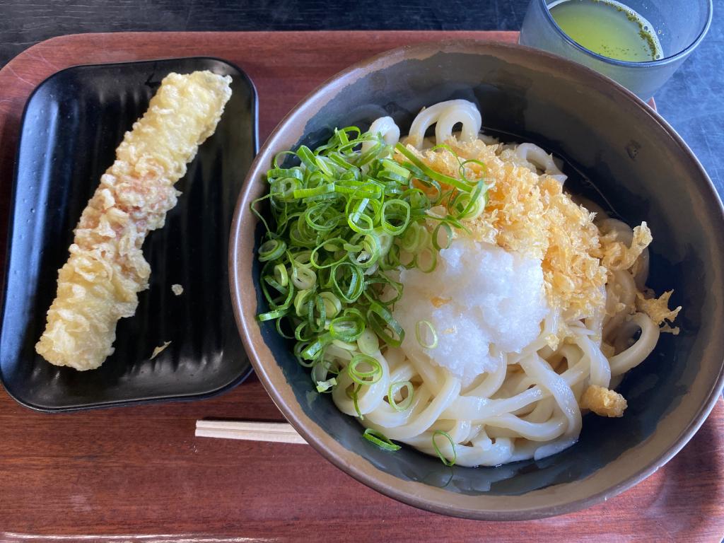 主食はうどんです。